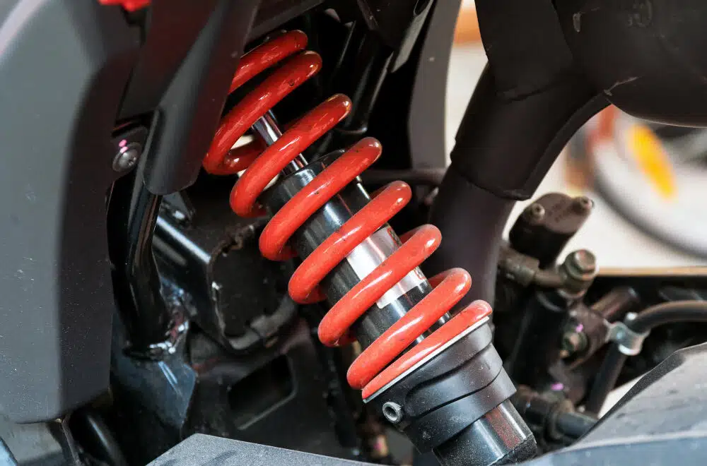 Motor Matic Hanya Menggunakan Satu Shockbreaker? Cek Disini!